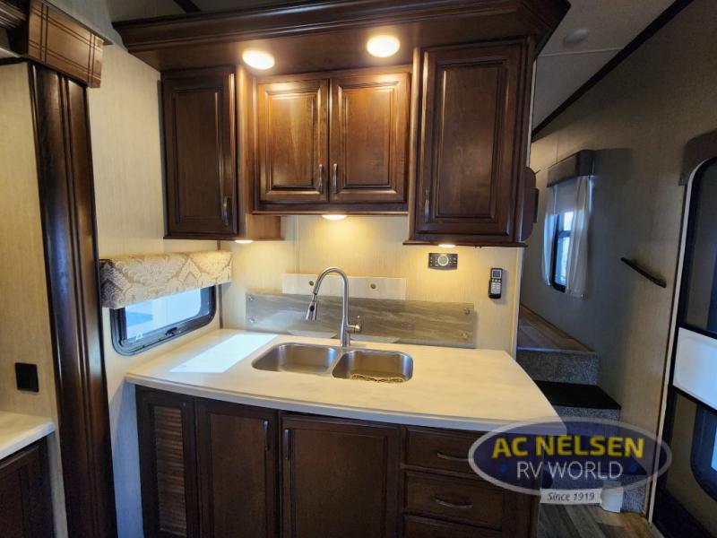 Used 2016 Palomino Columbus 375rl For Sale In Shakopee Mn 68137 At